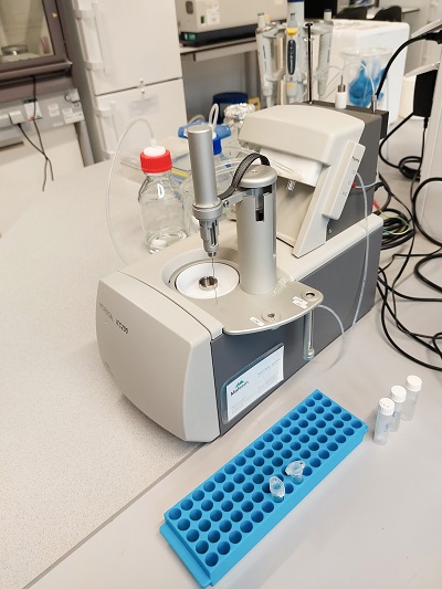 Kalorymetr Microcal ITC-200 (Malvern)